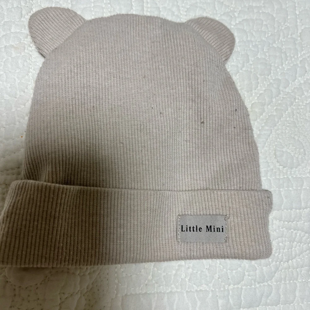 - ZARA BABY HAT Size1-6M